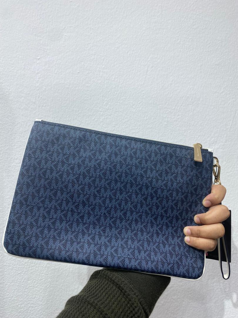 MICHAEL KORS, large wristlet, signature print, stripes blue - Image 3