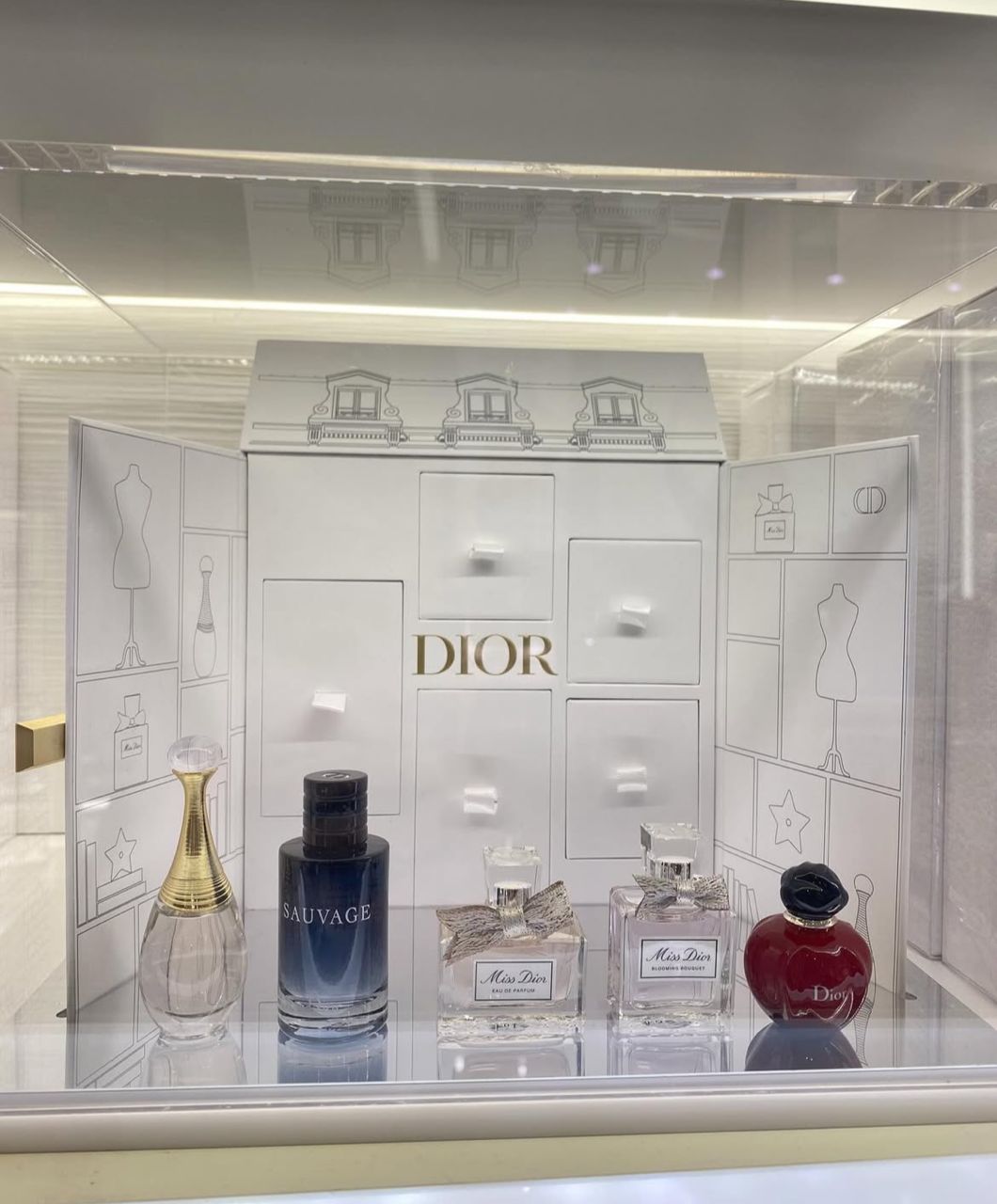 DIOR, 5 Miniatures perfumes in decorative box, sealed - Image 4