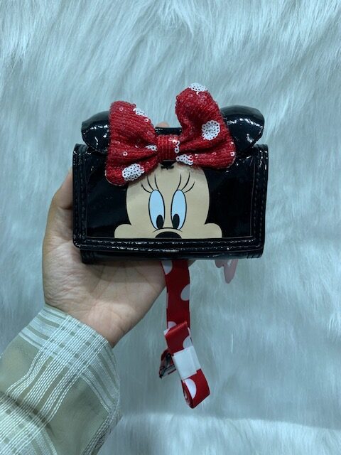 SMIGGLE X DISNEY. trifold wallet with lanyard, Minnie Mouse black