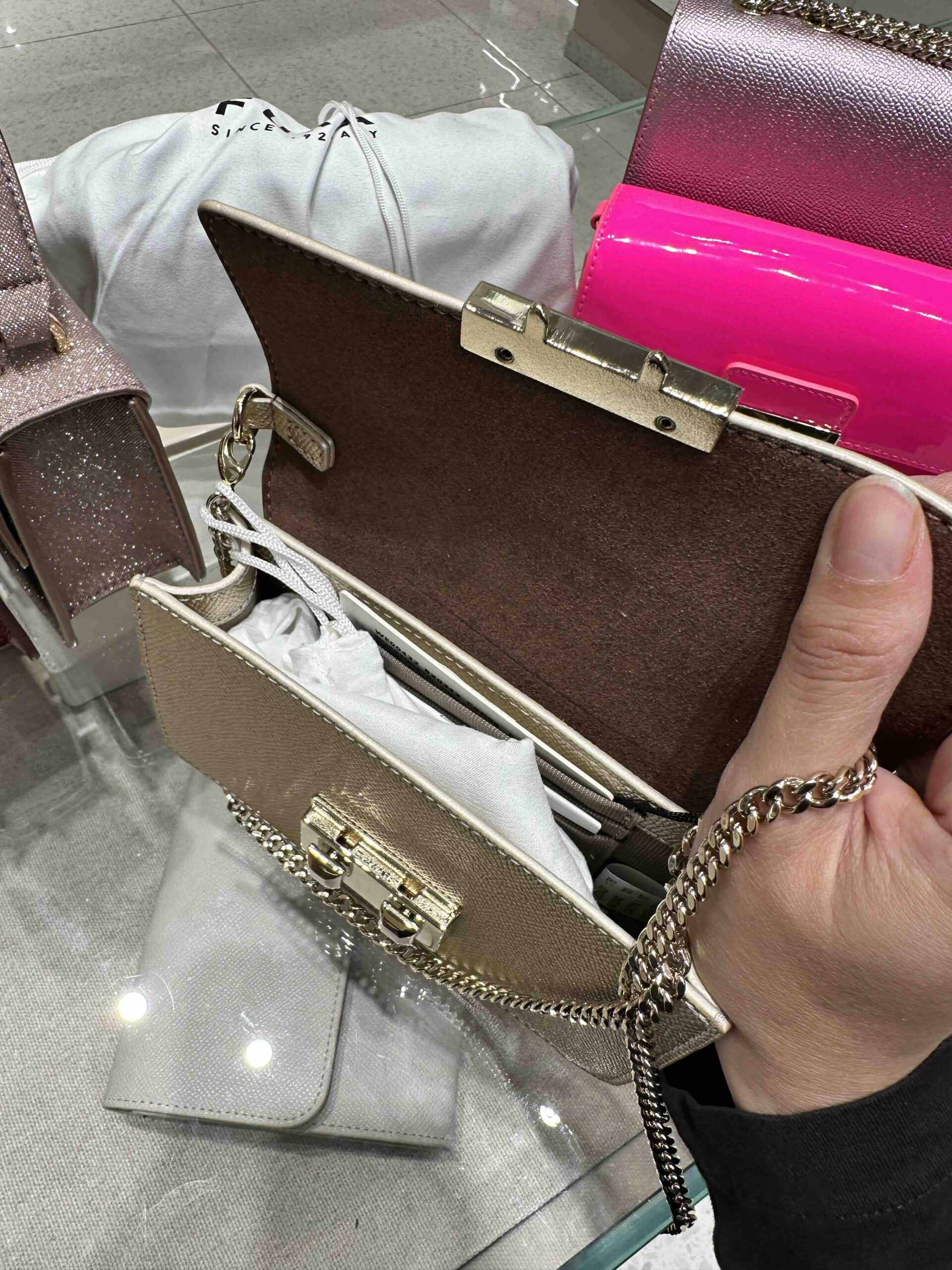FURLA, bella, pouchette on chain, leather, metallic gold - Image 4