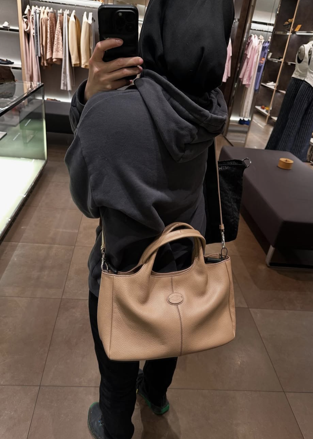 TOD’S, piccola, medium open top tote bag, with long strap, leather dark red - Image 2